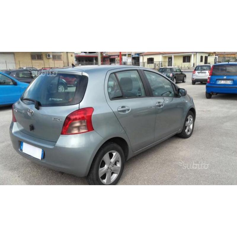 Toyota Yaris 1.3 sol vvt-i 5/o luxury pak