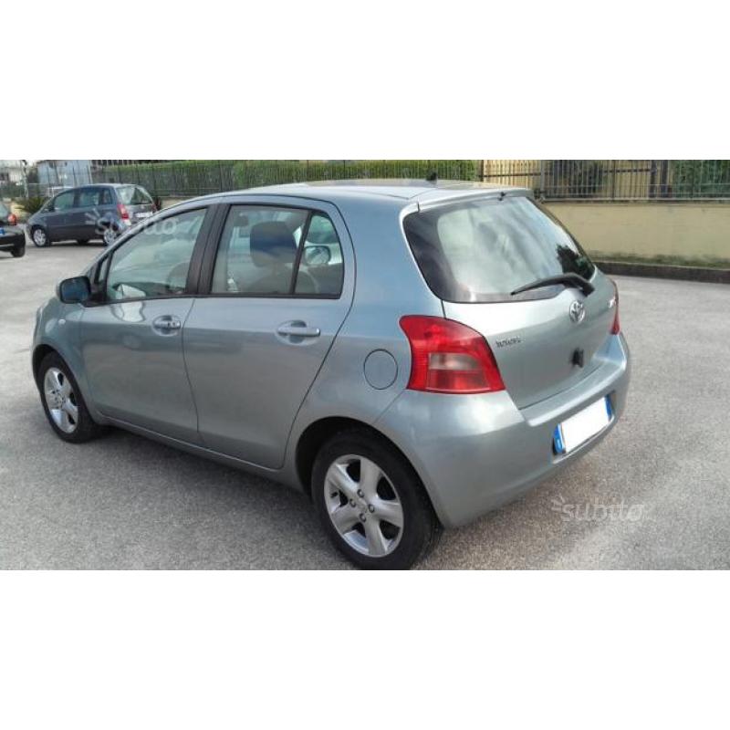 Toyota Yaris 1.3 sol vvt-i 5/o luxury pak