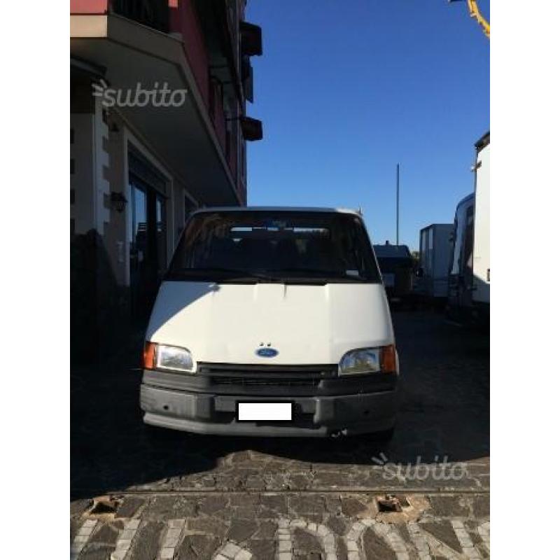 Ford doppia cabina cassone fisso