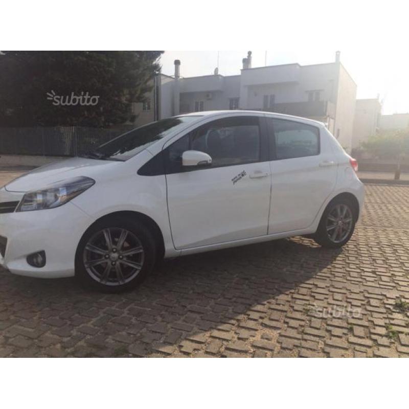 Toyota Yaris 1.4 d4d 90cv. Lounge