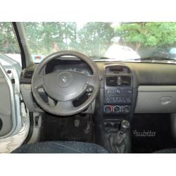 RENAULT Clio - 2004