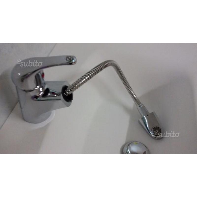 Miscelatore lavabo con doccetta estraibile