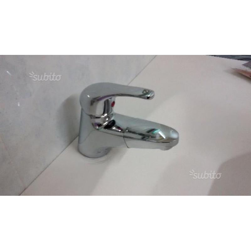 Miscelatore lavabo con doccetta estraibile