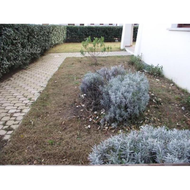 Villa vacanza con giardino 4 camere 2 bagni