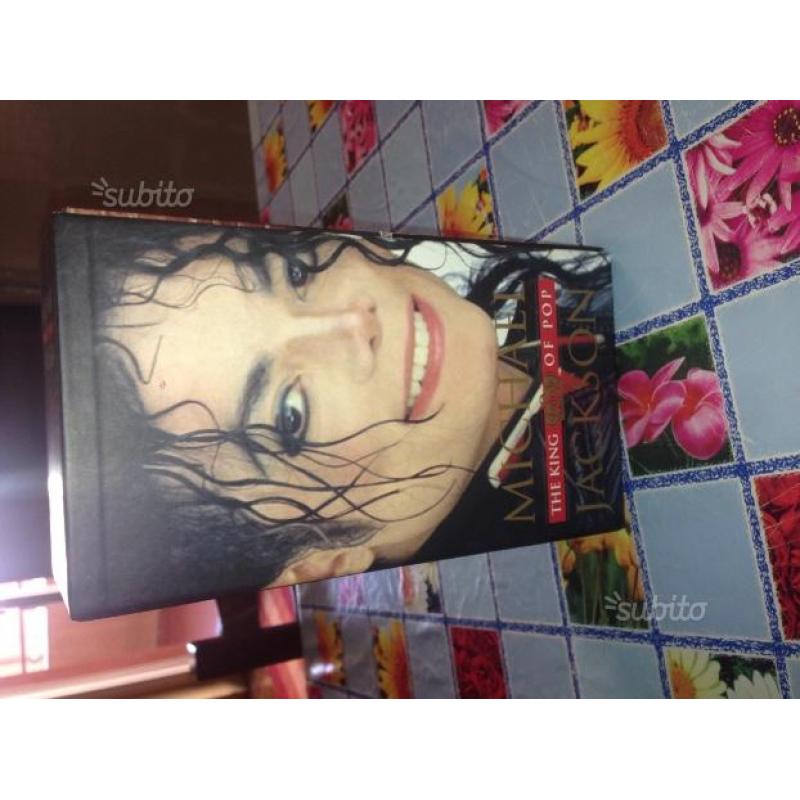 Blocco di cd michael jackson con libri