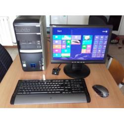 Pc fisso completo di monitor e Windows 8