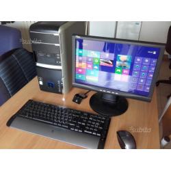 Pc fisso completo di monitor e Windows 8