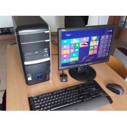 Pc fisso completo di monitor e Windows 8