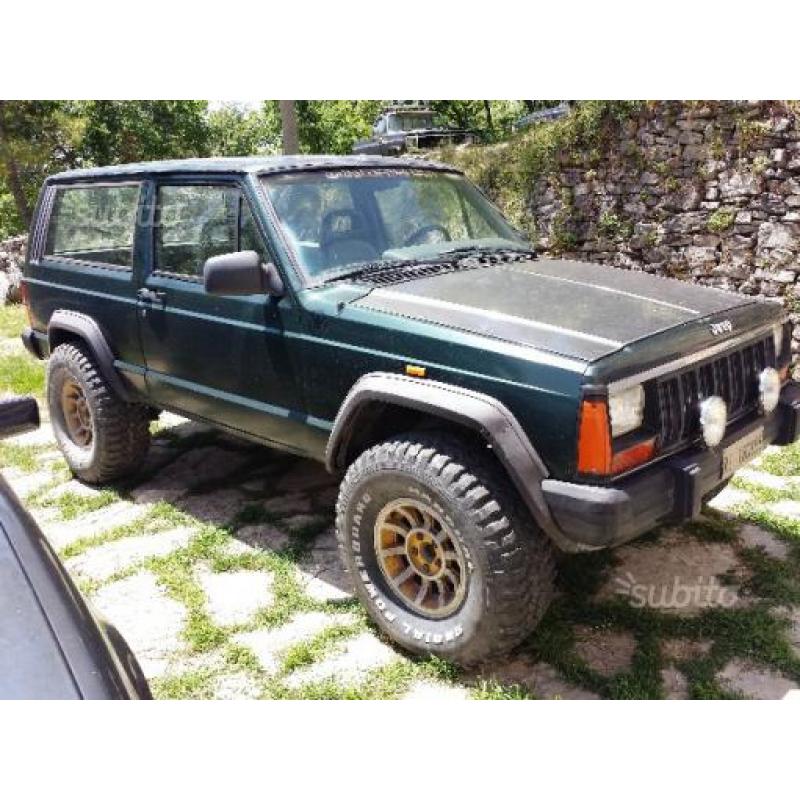 JEEP Cherokee 2.1 TD rialzato,ruote 33'' anno 85