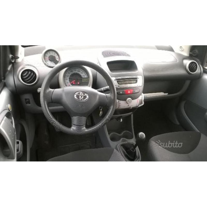 TOYOTA Aygo 1.0 5P - 2008