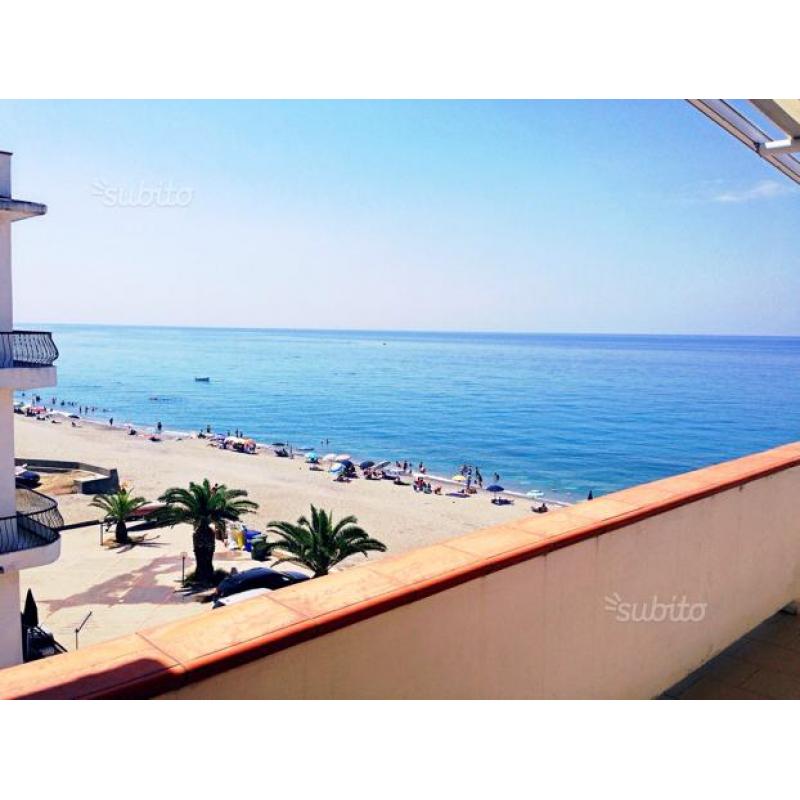 DENTRO L'ACQUA attici con terrazza sul mare