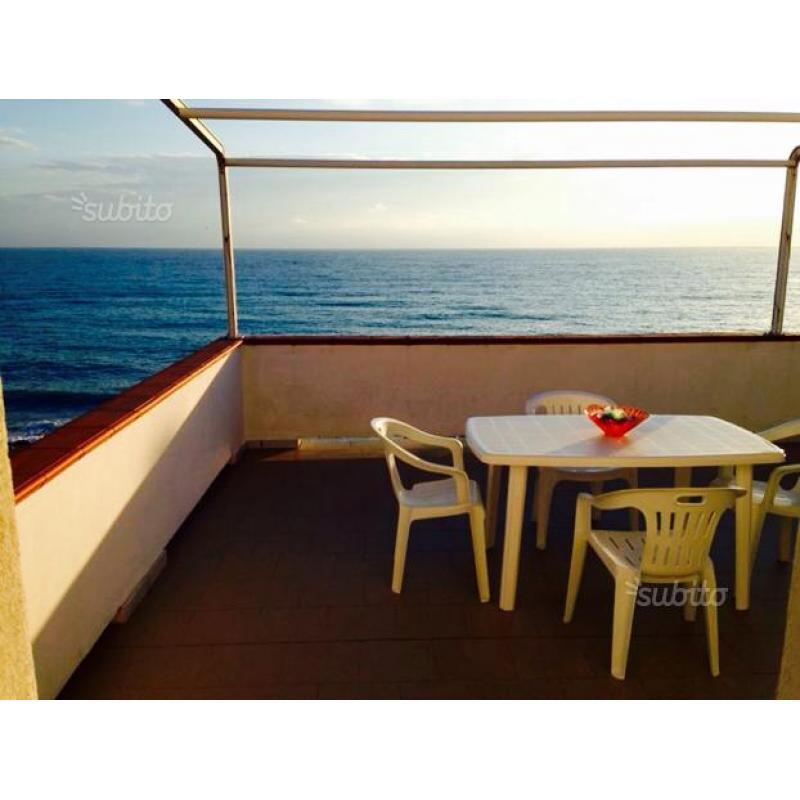 DENTRO L'ACQUA attici con terrazza sul mare