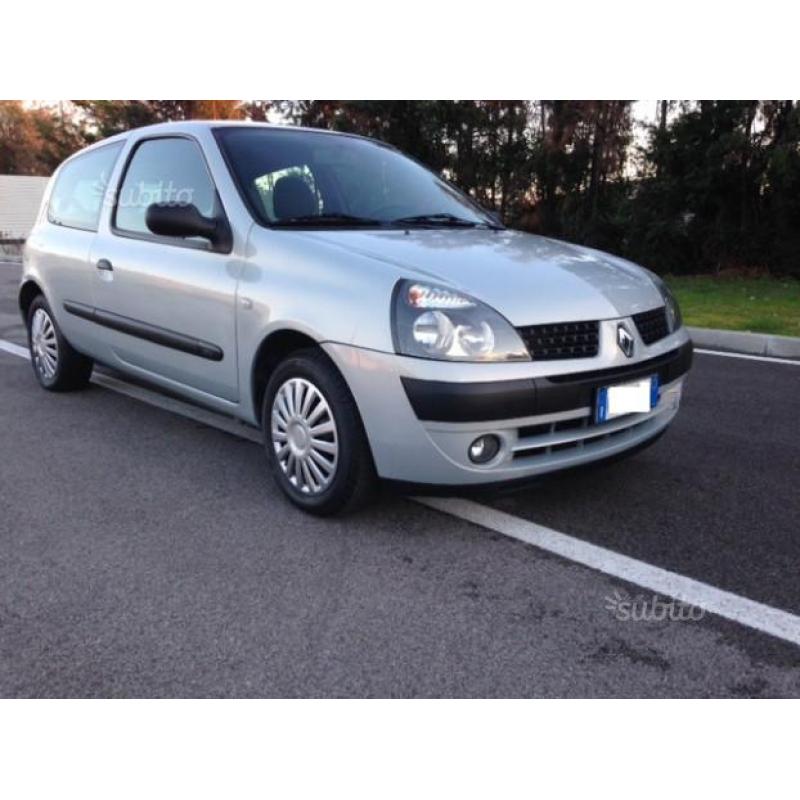 RENAULT Clio 1.2 2004