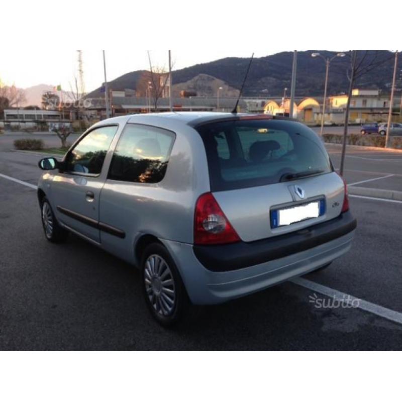 RENAULT Clio 1.2 2004