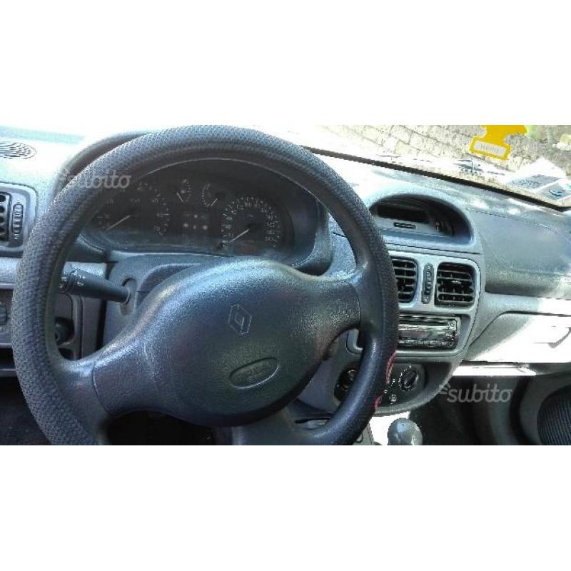 RENAULT Clio - 2000