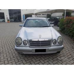 MERCEDES-BENZ E 200 Classic + GPL