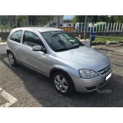 Opel Corsa 1.2i 16V cat 3 porte Club - 2005