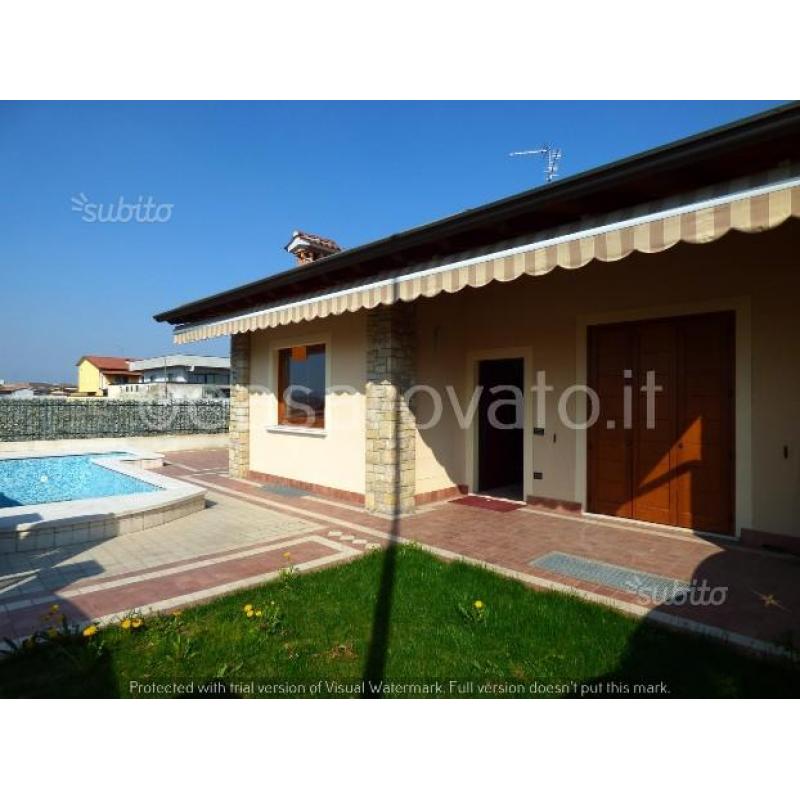 Villa con piscina e giardino