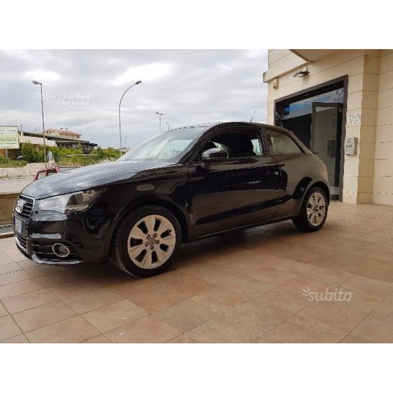 AUDI A1 1.6 TDi 90CV S-line edition plus