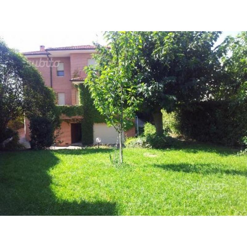 Palazzina bifamiliare indipendente con giardino