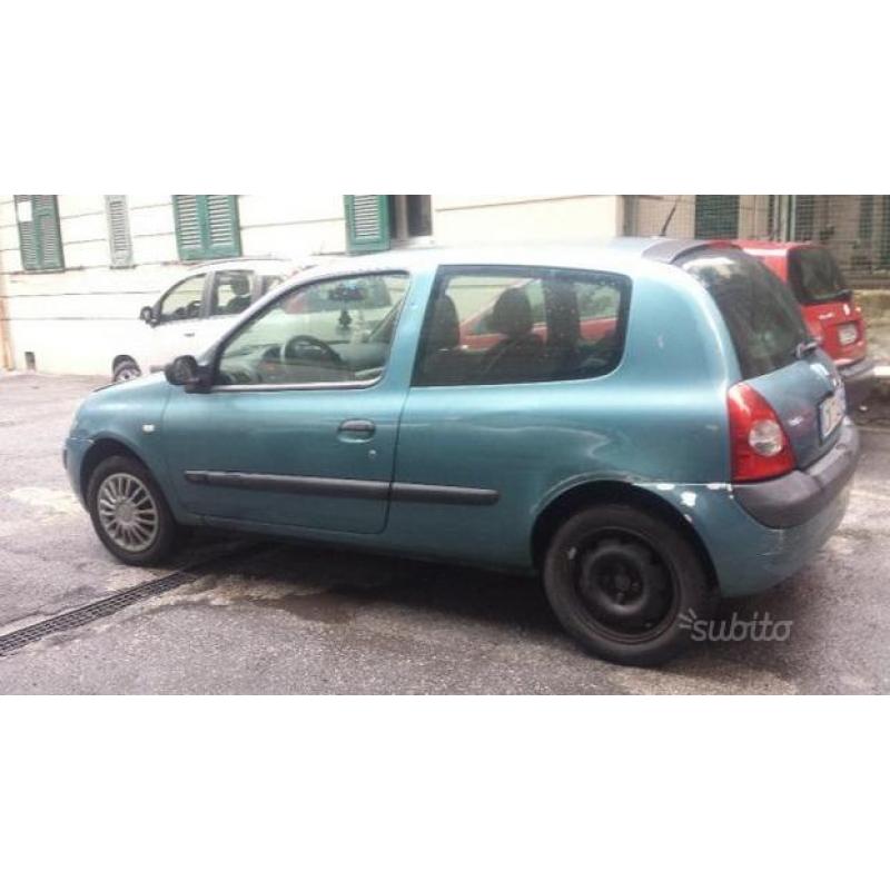 RENAULT Clio 1.2 16V cat 3 porte Confort Dynamiq