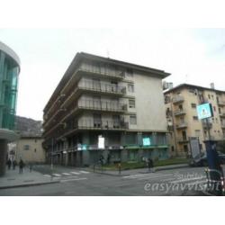 Negozio a Aosta, via Trottechien 35, 4 locali