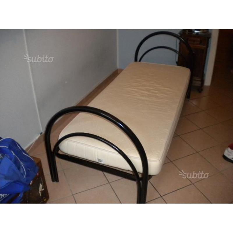 Letto singolo con materasso