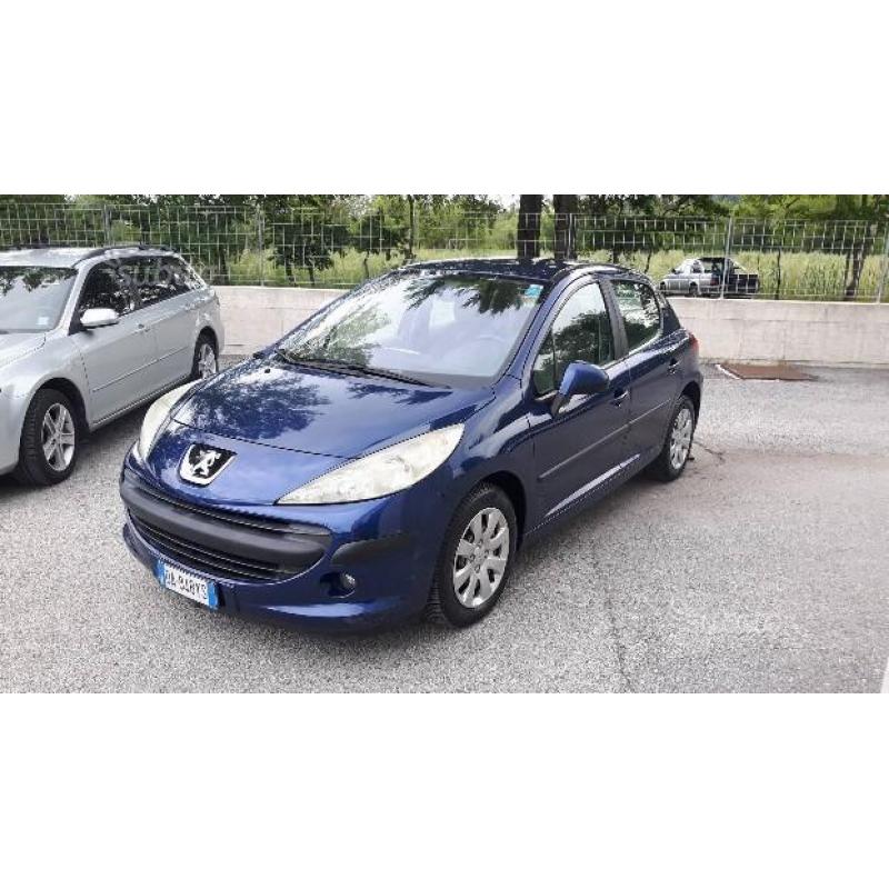 PEUGEOT 207 1.4 benzina - 2006 - 102.000 km