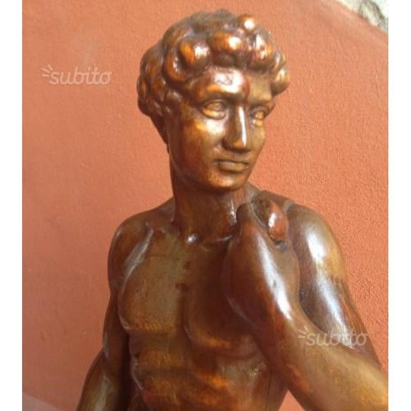 Statua in legno scolpita a mano SP. GRATIS sapa