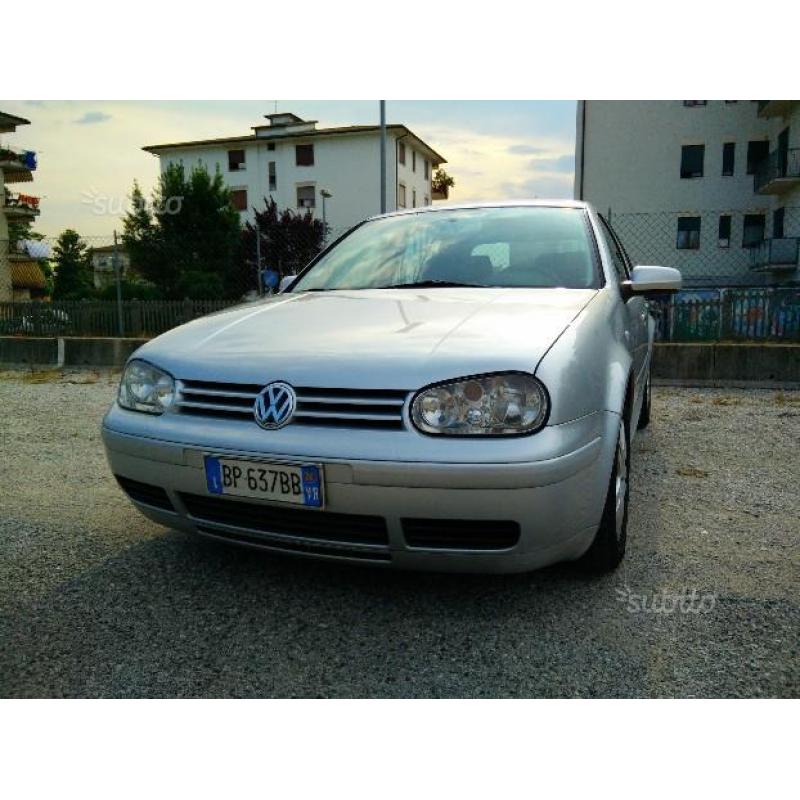 VOLKSWAGEN Golf 4ª serie - 2000