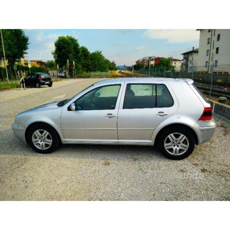 VOLKSWAGEN Golf 4ª serie - 2000