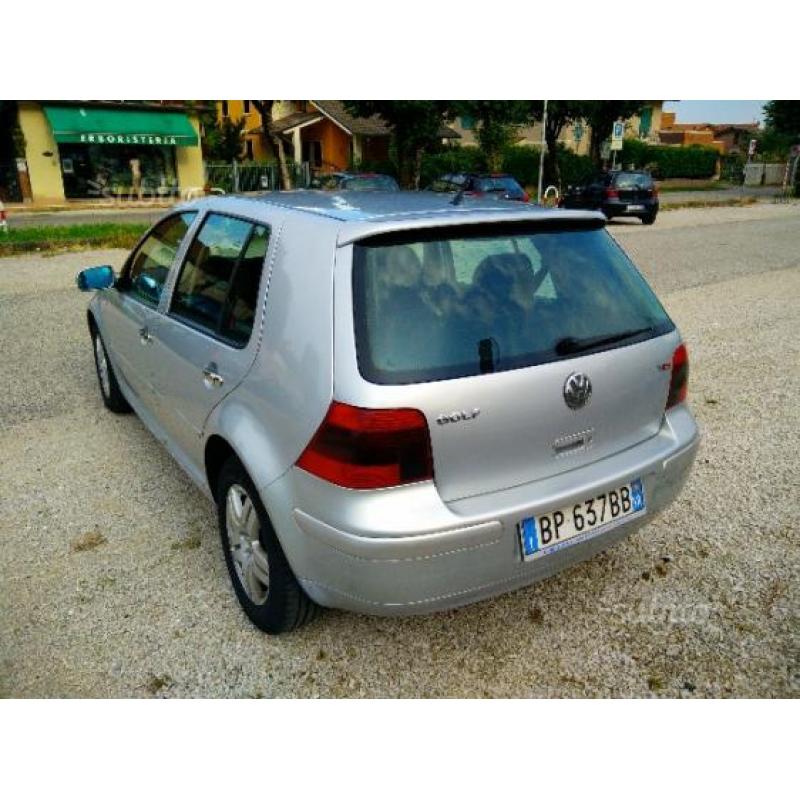 VOLKSWAGEN Golf 4ª serie - 2000