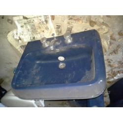 Lavabo, colonna, bidet, cassetta di scarico blu