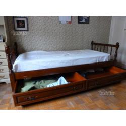 Letto in legno massiccio con cassetto