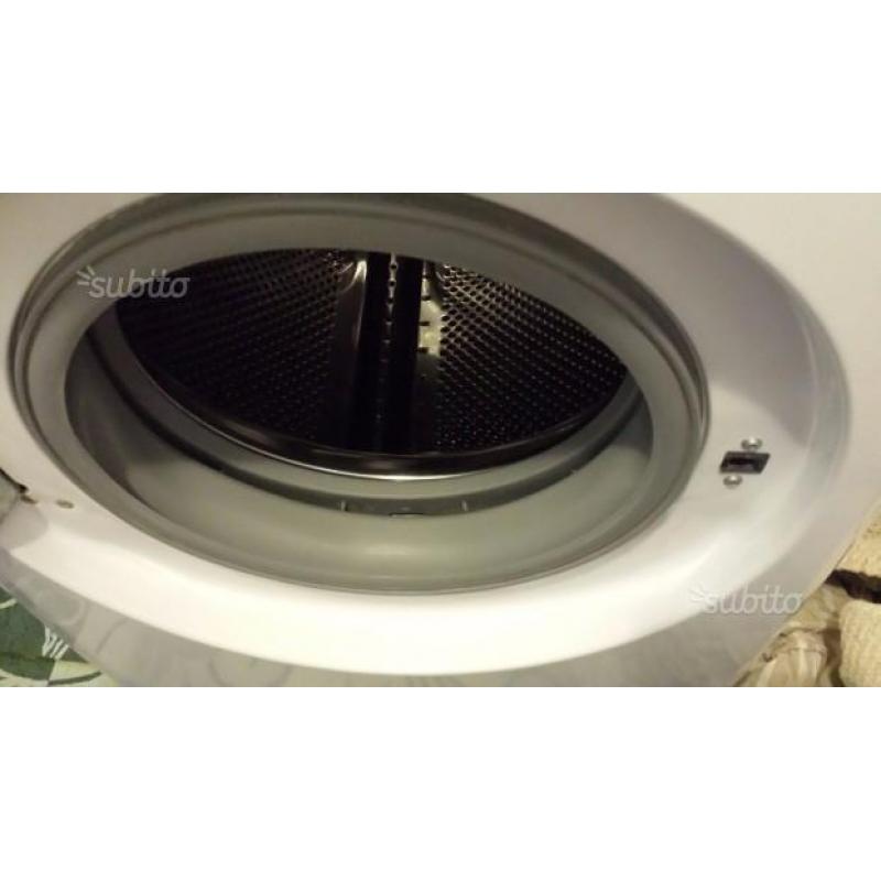 Lavatrice WHIRPOOL 8Kg Classe A   1200Giri 6Sense