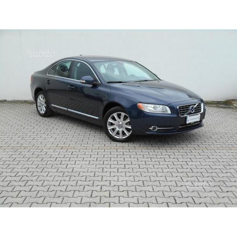 VOLVO S80 D5 Momentum