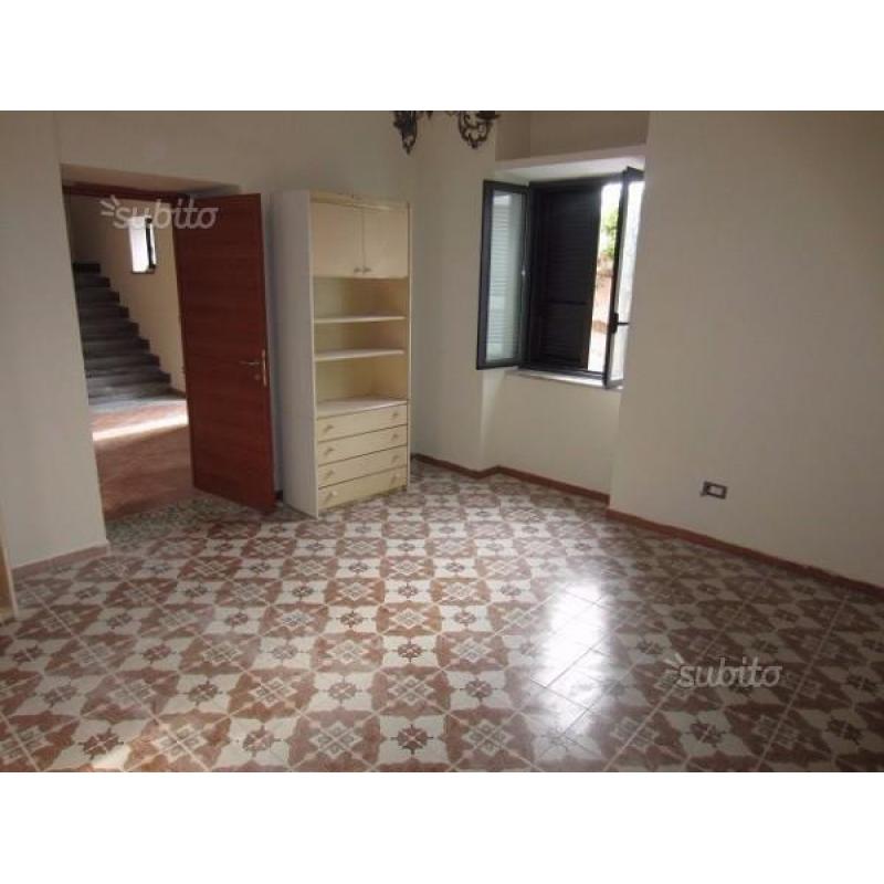 Bilocale con terrazzo