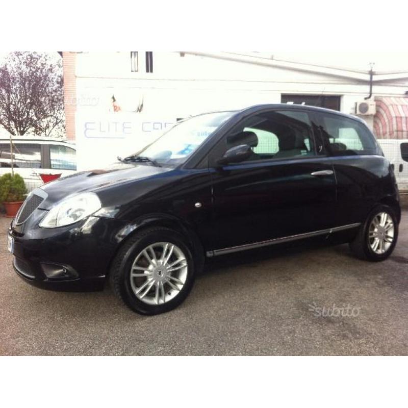 Lancia Ypsilon 1.3 MJT 90 CV Argento Blue&Me " TA