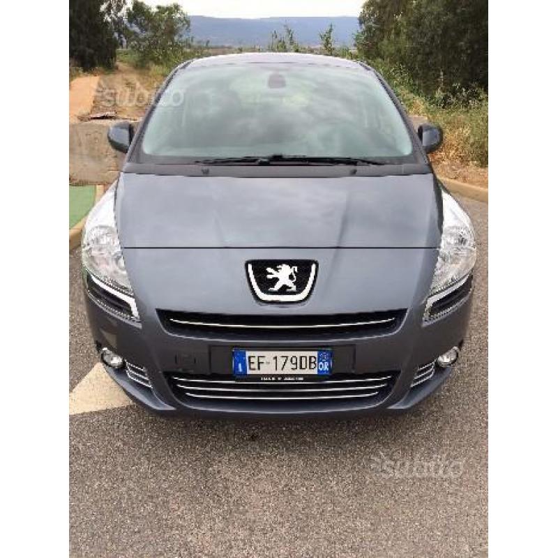 Peugeot 5008 - 2012