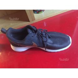 Nike Rosherun Marroni Originali