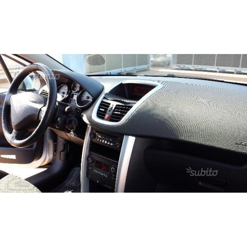 Peugeot 207 1.4 hdi - 2011