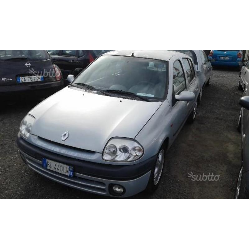 RENAULT Clio - 2000