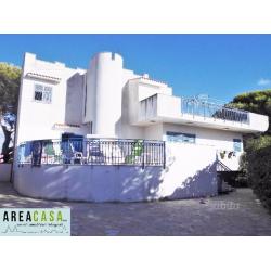 Ampia villa con accesso al mare