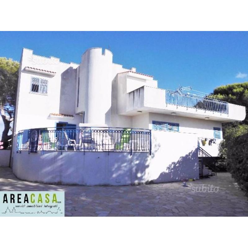 Ampia villa con accesso al mare