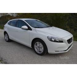 VOLVO V40 KINETIC D2