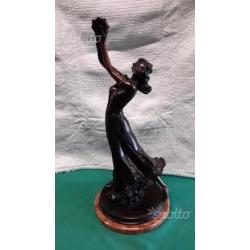 Statua in bronzo danzatrice con tamburello