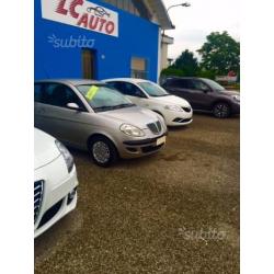 Lancia ypsilon 1.2 versione argento