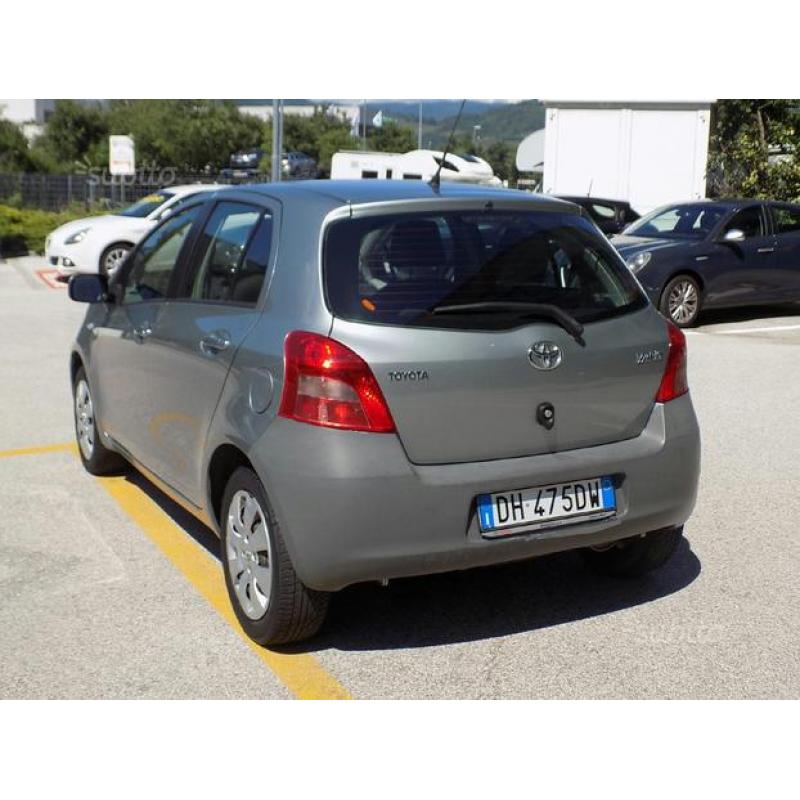 TOYOTA Yaris 1.0 5 porte Sol