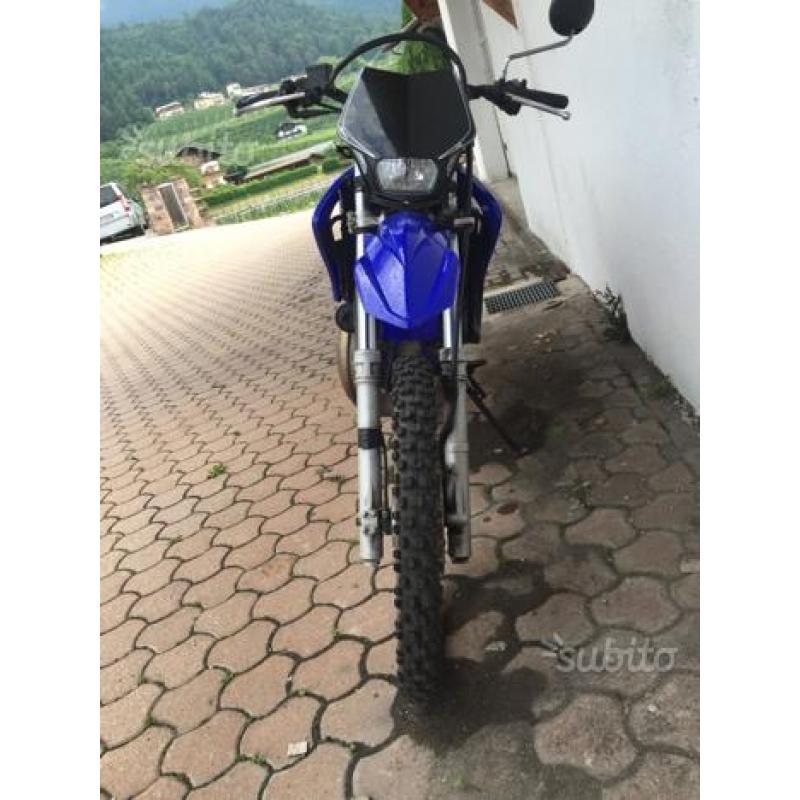 Yamaha dt 125 r De06