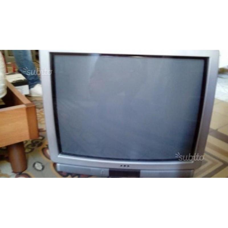 Tv a colori, diametro 67 cm (26 pollici)